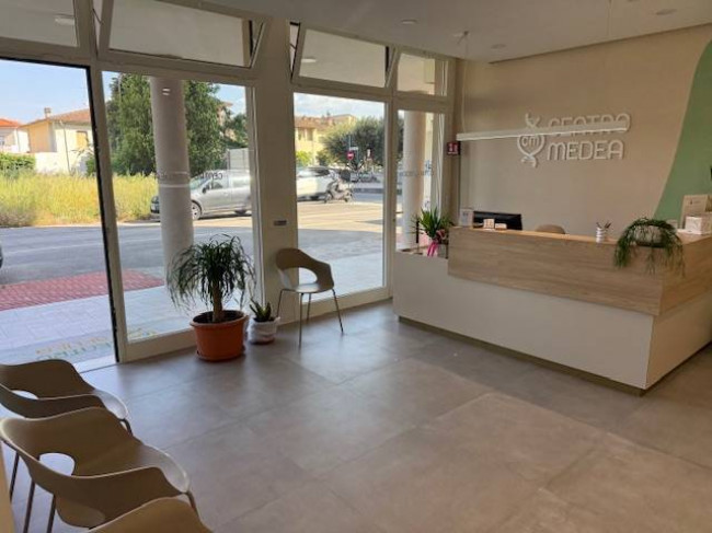 Ufficio in affitto a Capraia e Limite