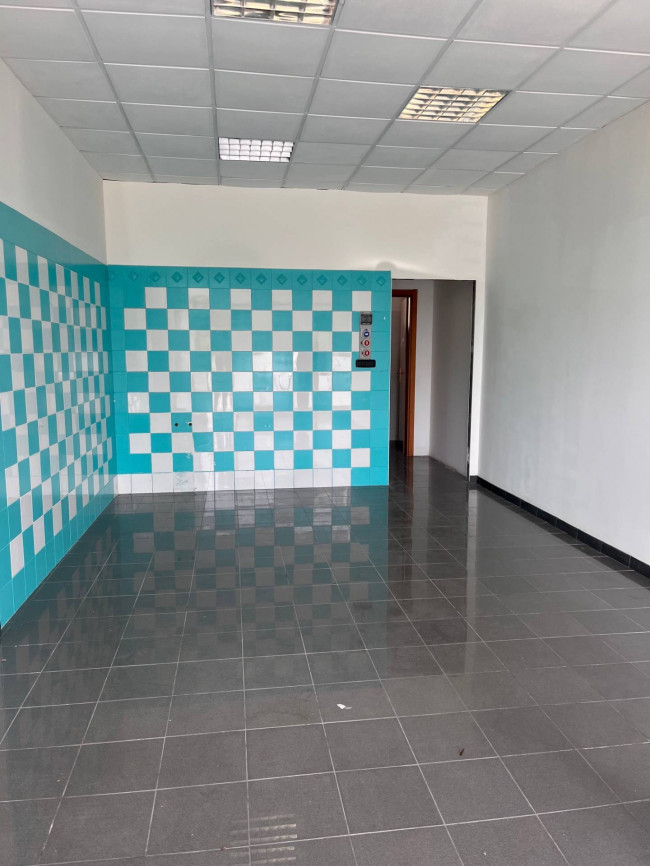 Negozio in affitto a Cuveglio