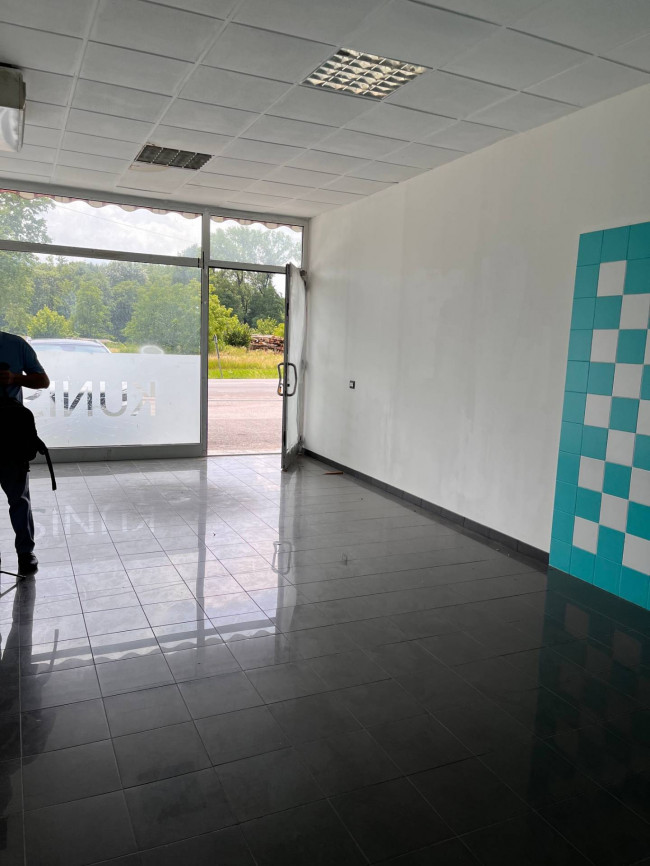 Negozio in affitto a Cuveglio