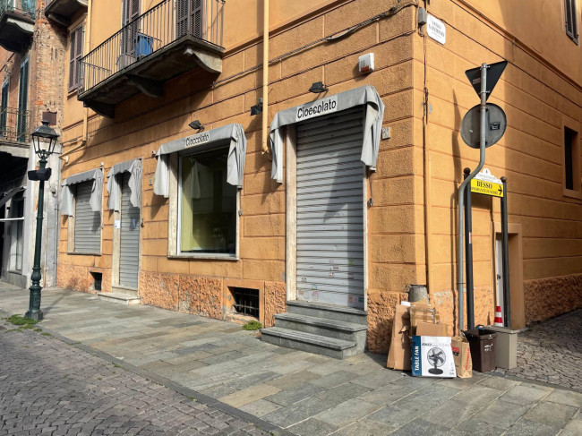Negozio in affitto a Chivasso