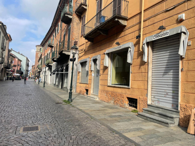 Negozio in affitto a Chivasso