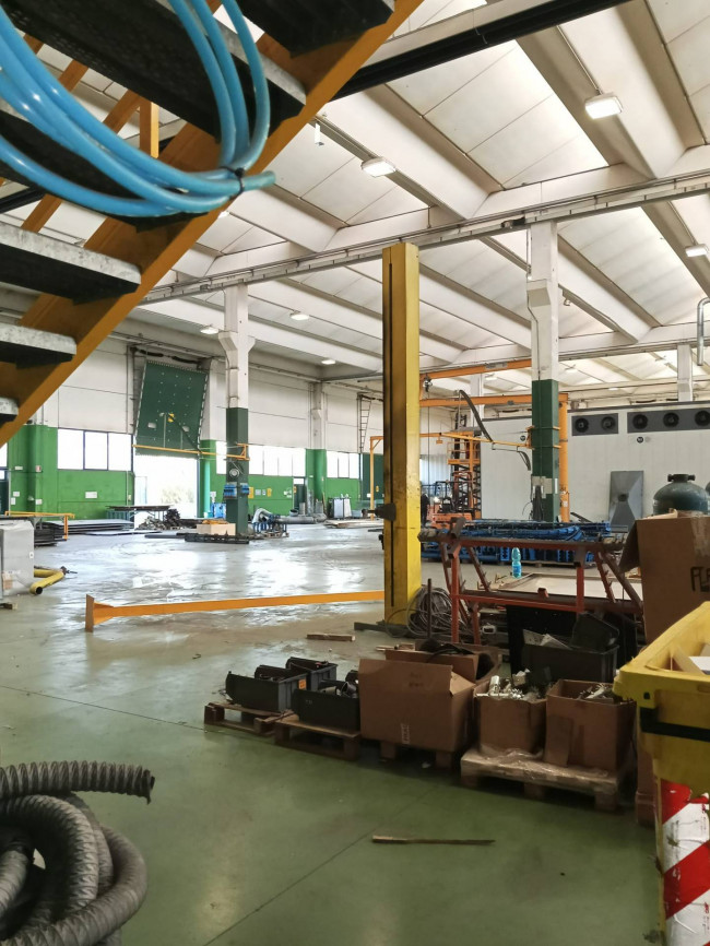 Capannone in vendita a Poggibonsi