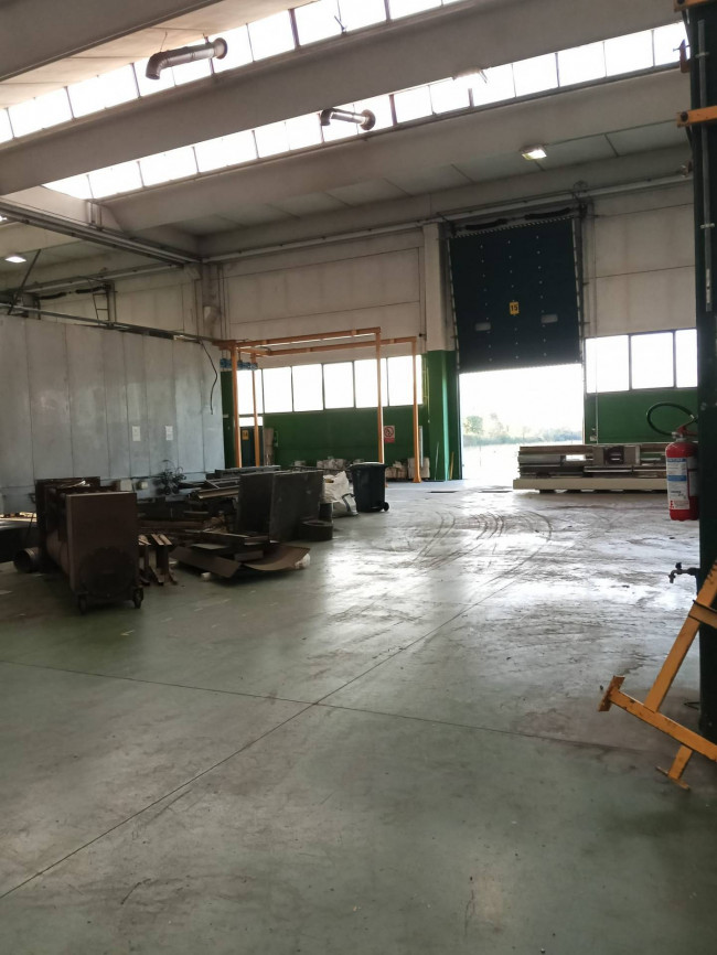 Capannone in vendita a Poggibonsi