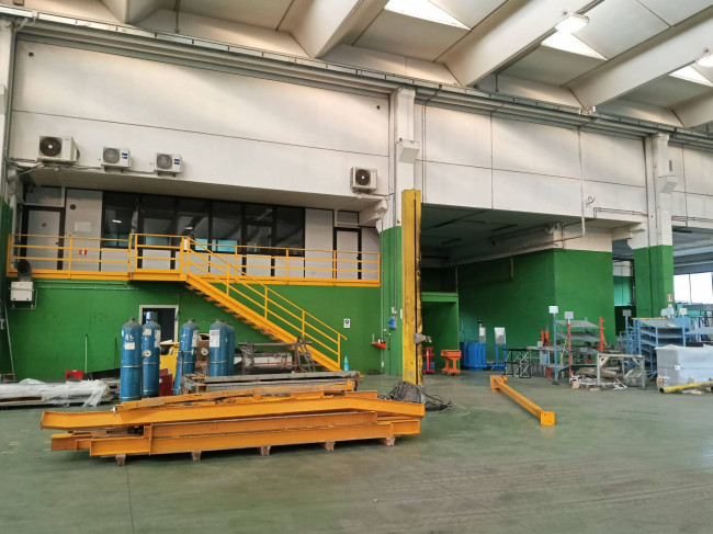 Capannone in vendita a Poggibonsi