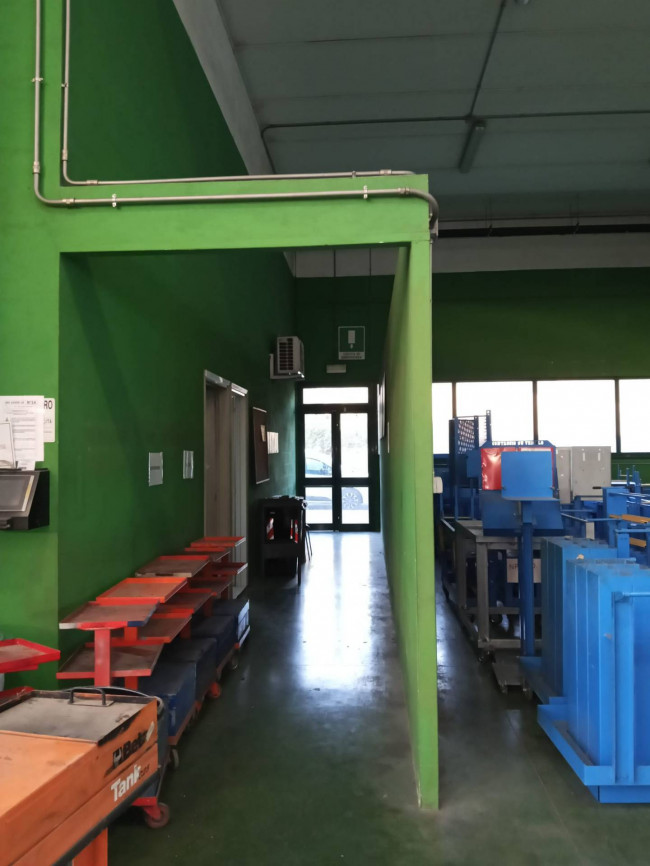 Capannone in vendita a Poggibonsi