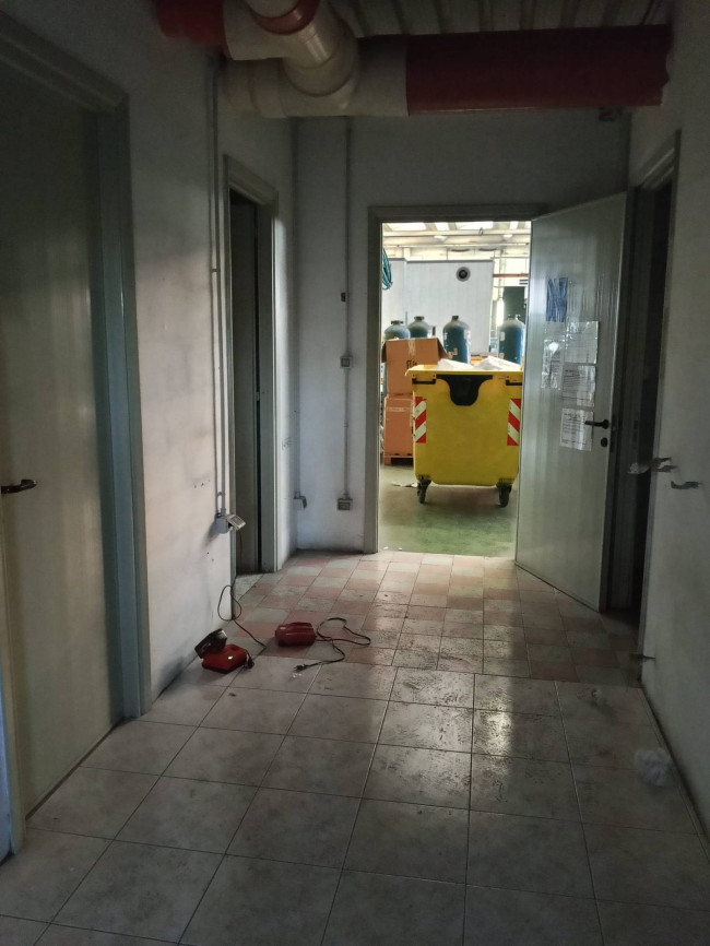 Capannone in vendita a Poggibonsi